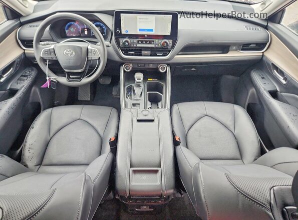 5TDAAAB5XTS120969 2026 TOYOTA GRAND Red წინა პანელის ხედი
