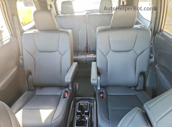 5TDABAB65TS021773 2026 LEXUS TX White Vista de los asientos traseros