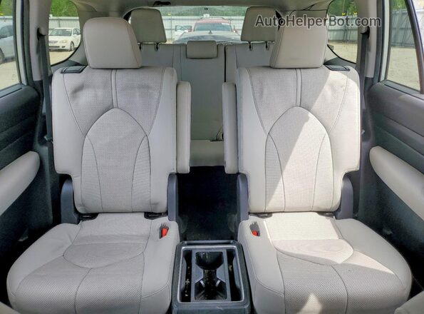 5TDACAB50RS011763 2024 TOYOTA GRAND White 