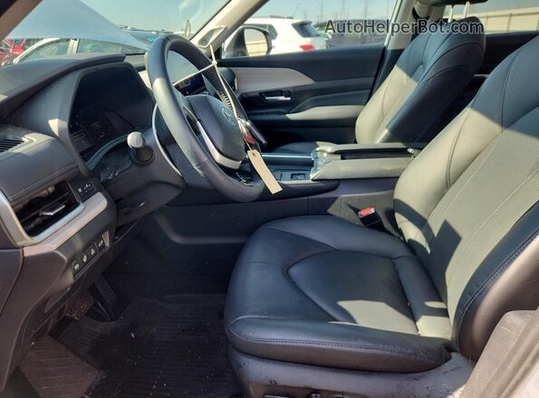 5TDACAB51RS012145 2024 TOYOTA GRAND White Widok wnętrza z przodu