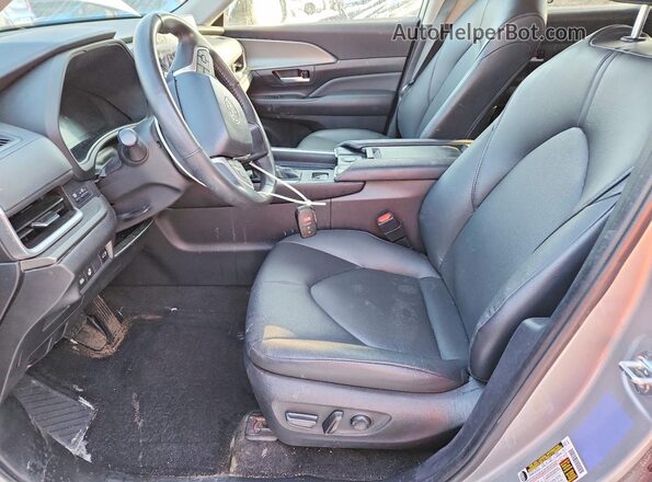 5TDACAB53RS011109 2024 TOYOTA GRAND Silver Вид салону спереду