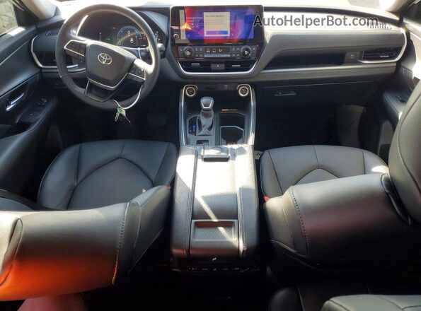 5TDACAB53RS019582 2024 TOYOTA GRAND White Widok deski rozdzielczej
