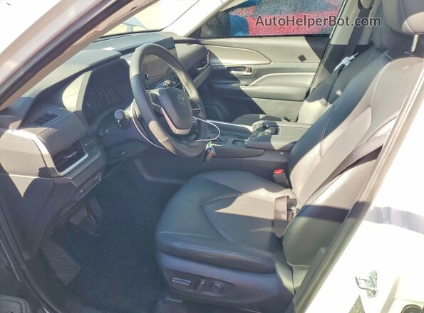 5TDACAB53RS019582 2024 TOYOTA GRAND White Widok wnętrza z przodu