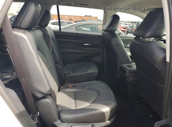 5TDACAB55TS069942 2026 TOYOTA GRAND White Widok wnętrza z tyłu