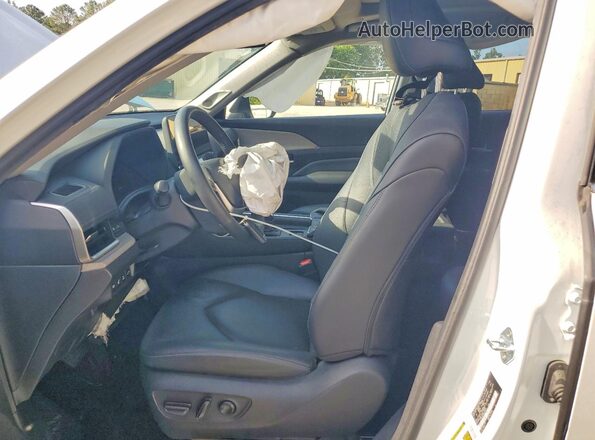 5TDACAB56RS016403 2024 TOYOTA GRAND White Vista interior delantera