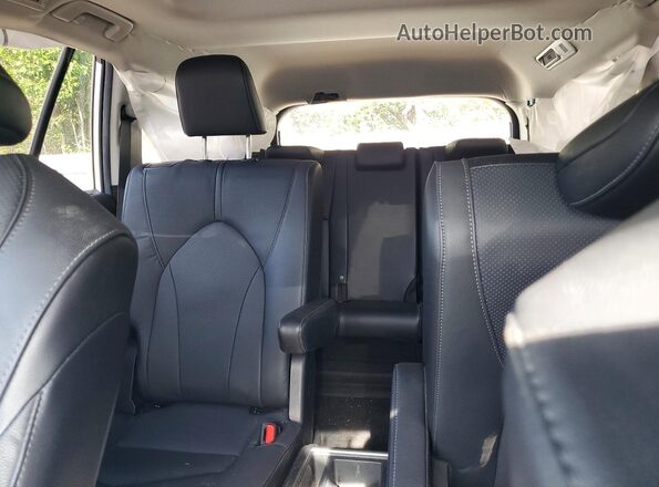 5TDACAB56RS016403 2024 TOYOTA GRAND White Vista de los asientos traseros