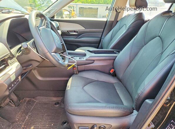 5TDACAB58RS005600 2024 TOYOTA GRAND Black Front interior view