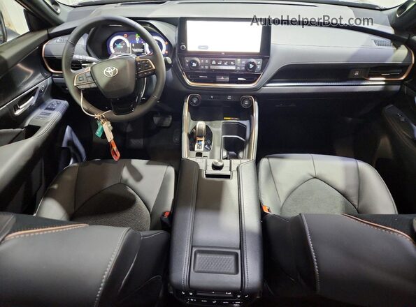 5TDADAB50TS037381 2026 TOYOTA GRAND Blue Vista del salpicadero