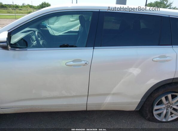 5TDBKRFH9GS256486 2016 TOYOTA HIGHLANDER White Rear interior view