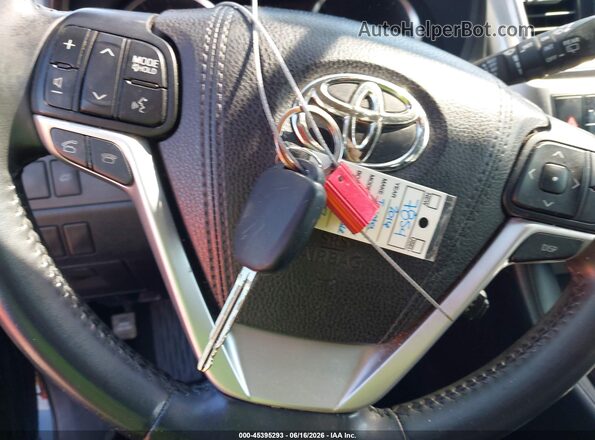 5TDBKRFHXGS256710 2016 TOYOTA HIGHLANDER Черный Вид панели приборов