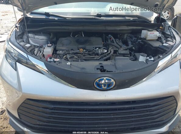 5TDBRKEC0RS202098 2024 TOYOTA SIENNA Silver Вид ззаду