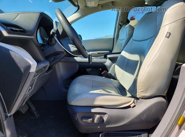 5TDBRKECXPS175067 2023 TOYOTA SIENNA Gray Vista interior delantera