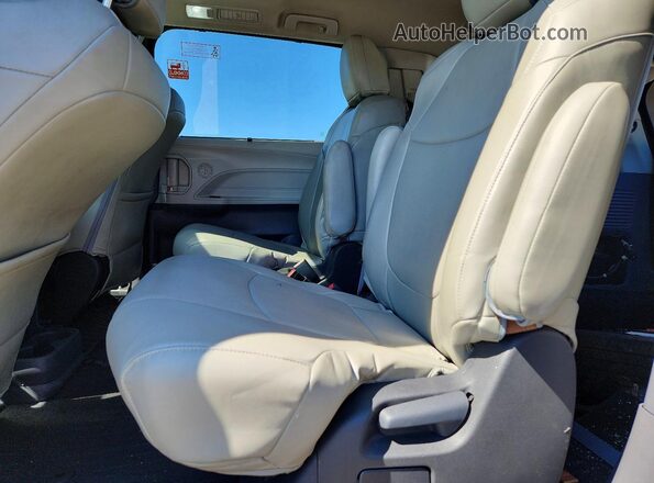 5TDBRKECXPS175067 2023 TOYOTA SIENNA Gray Vista interior trasera