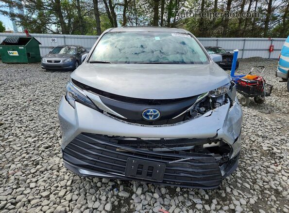 5TDBRKECXSS268339 2025 TOYOTA SIENNA Silver 