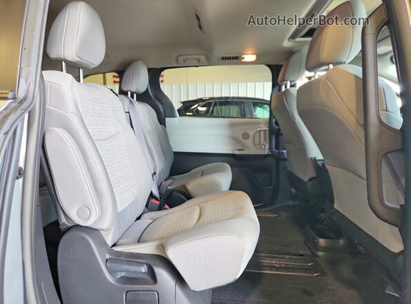 5TDBSKFC1SS206170 2025 TOYOTA SIENNA Gray Rear interior view