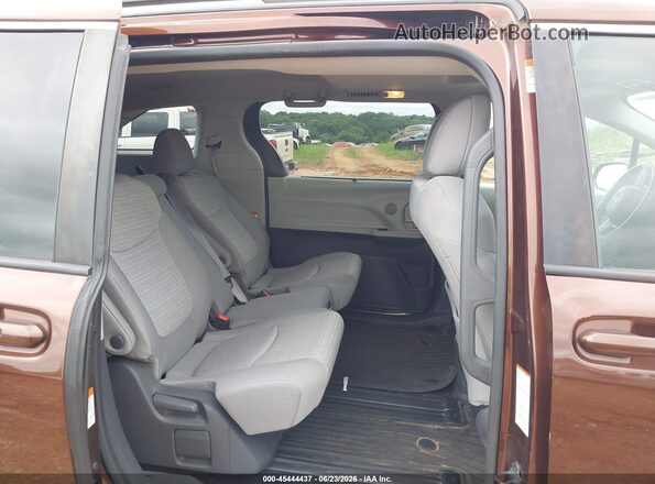 5TDBSKFC7MS010205 2021 TOYOTA SIENNA Brown Widok naklejki z numerem VIN