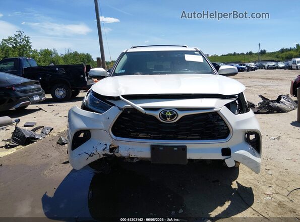 5TDBZRBH0MS135343 2021 TOYOTA HIGHLANDER White Rear interior view