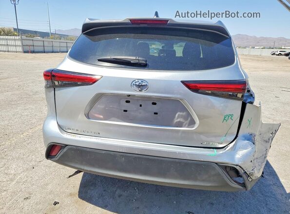 5TDBZRBH0NS570719 2022 TOYOTA HIGHLANDER Silver Rear view