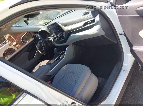 5TDBZRBH0NS591845 2022 TOYOTA HIGHLANDER Белый Вид салона спереди