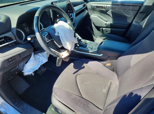 5TDBZRBH8MS070760 2021 TOYOTA HIGHLANDER Silver Front interior view