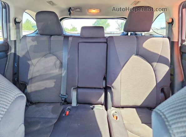 5TDBZRBH8MS070760 2021 TOYOTA HIGHLANDER Silver Rear seats view