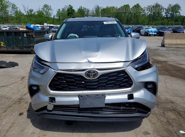 5TDBZRBHXNS180159 2022 TOYOTA HIGHLANDER Silver Widok z przodu