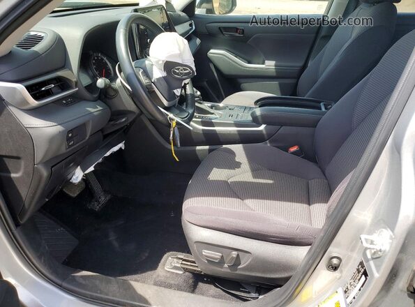 5TDBZRBHXNS180159 2022 TOYOTA HIGHLANDER Silver Widok wnętrza z przodu
