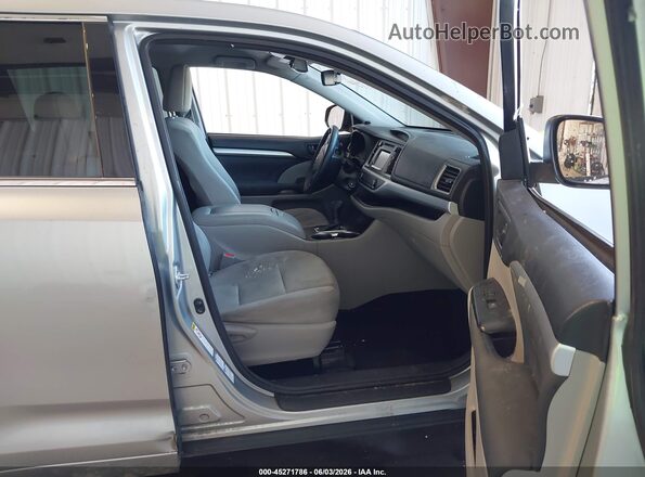 5TDBZRFH0HS399324 2017 TOYOTA HIGHLANDER Silver 