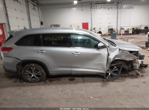 5TDBZRFH1JS484999 2018 TOYOTA HIGHLANDER Silver უკანა სალონის ხედი