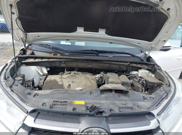 5TDBZRFH3JS913091 2018 TOYOTA HIGHLANDER White Rear view