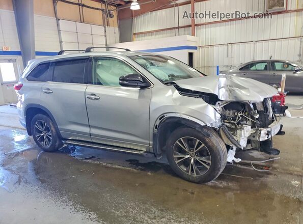 5TDBZRFH6JS497828 2018 TOYOTA HIGHLANDER Silver Передня права чверть