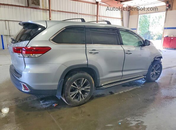 5TDBZRFH6JS497828 2018 TOYOTA HIGHLANDER Silver Задня права чверть