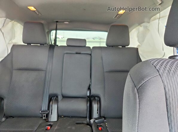 5TDBZRFH7HS374355 2017 TOYOTA HIGHLANDER Red Widok tylnych siedzeń