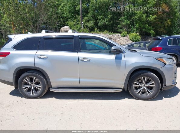 5TDBZRFH8HS391150 2017 TOYOTA HIGHLANDER Gray Vista interior trasera