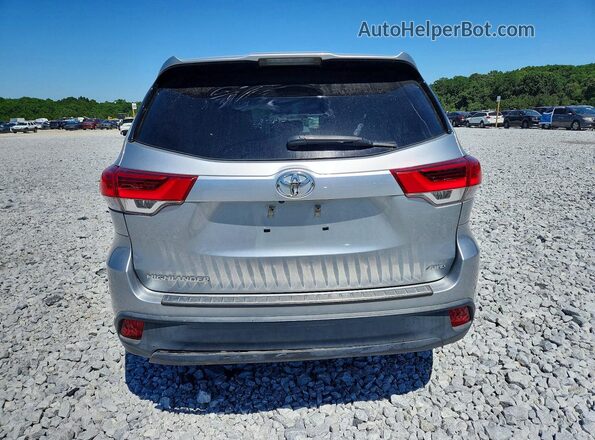 5TDBZRFH8HS431016 2017 TOYOTA HIGHLANDER Silver Rear view