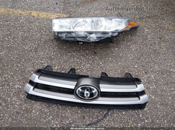 5TDBZRFHXHS399492 2017 TOYOTA HIGHLANDER Silver Widok zestawu wskaźników
