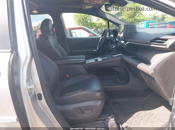 5TDCSKFC1RS109260 2024 TOYOTA SIENNA Silver Front interior view