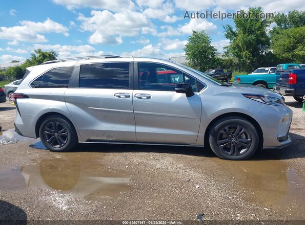 5TDCSKFC1RS109260 2024 TOYOTA SIENNA Silver Rear interior view