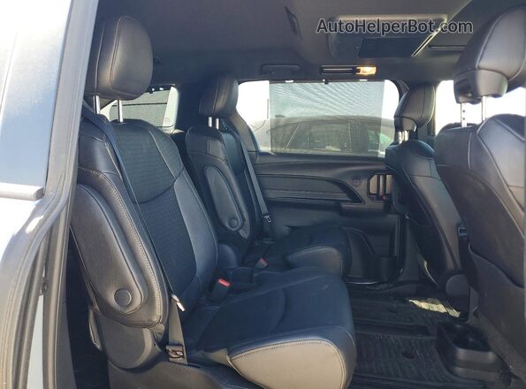 5TDCSKFC2TS231231 2026 TOYOTA SIENNA Gray Rear interior view