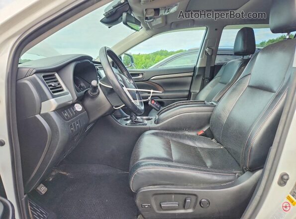 5TDDGRFH7JS051461 2018 TOYOTA HIGHLANDER White Սալոնի դիմացի տեսք