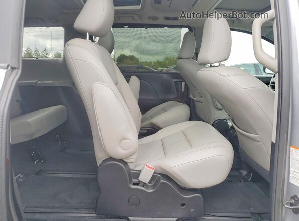 5TDDK3DC1GS130717 2016 TOYOTA SIENNA Silver Vista interior trasera