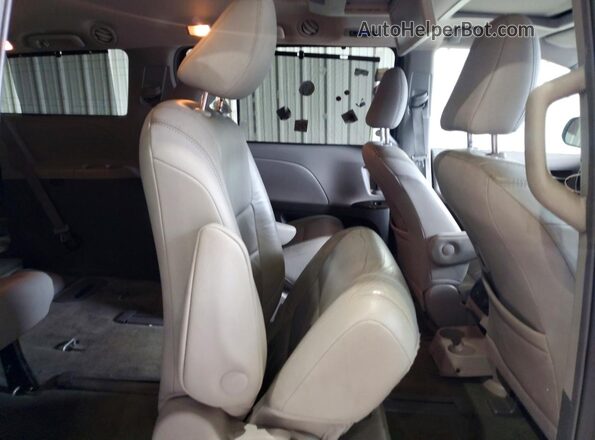 5TDDK3DC3GS137801 2016 TOYOTA SIENNA Silver Սալոնի հետևի տեսք