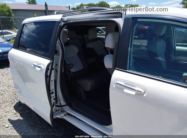 5TDDSKFC8RS151784 2024 TOYOTA SIENNA White VIN sticker view