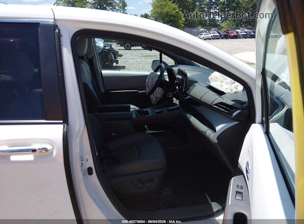 5TDDSKFC8RS151784 2024 TOYOTA SIENNA White Front interior view