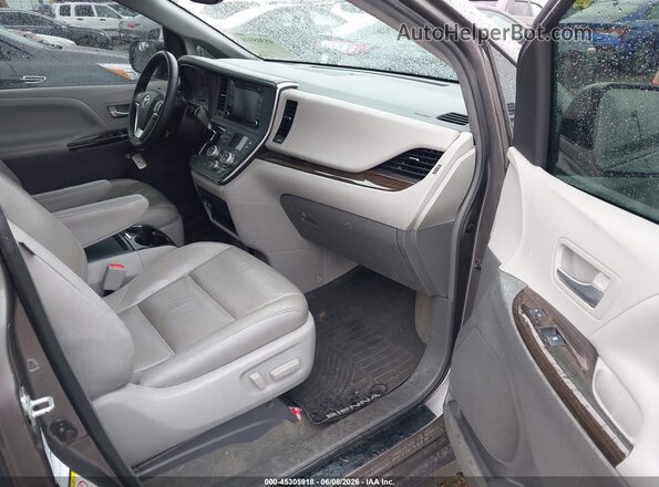 5TDDZ3DC0JS190992 2018 TOYOTA SIENNA Gray Front interior view