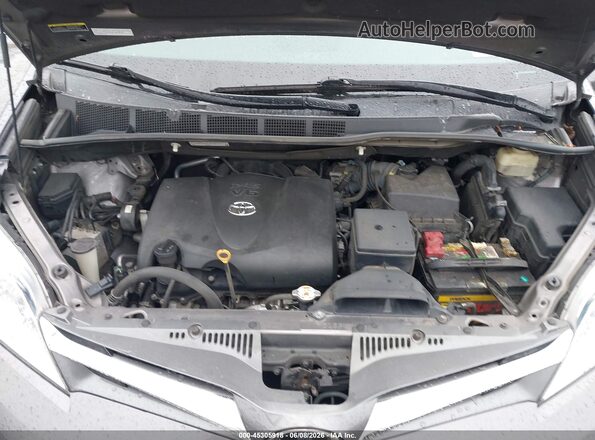 5TDDZ3DC0JS190992 2018 TOYOTA SIENNA Gray Rear view