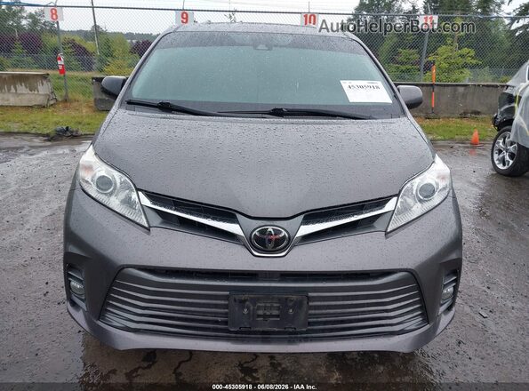5TDDZ3DC0JS190992 2018 TOYOTA SIENNA Gray Rear interior view