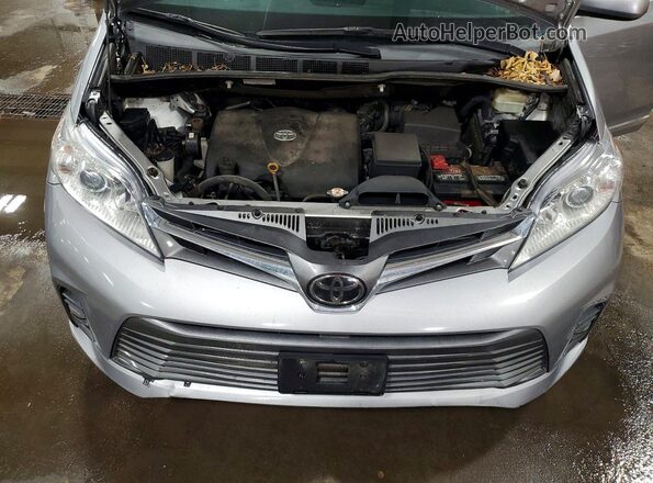 5TDDZ3DC0JS203837 2018 TOYOTA SIENNA Серебряный Вид подкапотного пространства