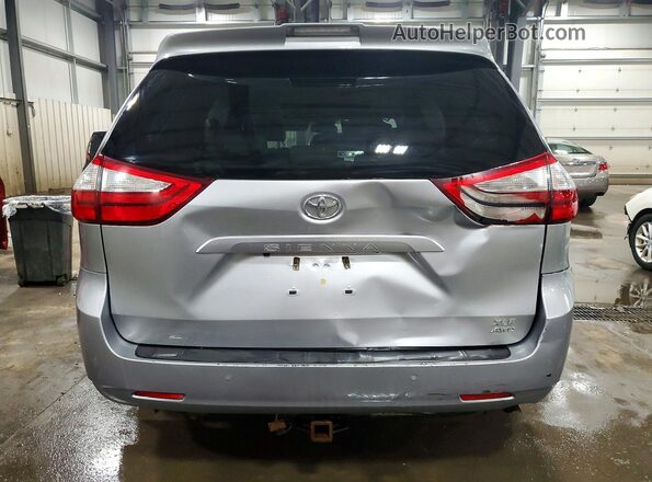 5TDDZ3DC0JS203837 2018 TOYOTA SIENNA Серебряный Вид сзади