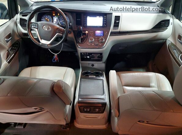5TDDZ3DC0JS203837 2018 TOYOTA SIENNA Серебряный Вид панели приборов